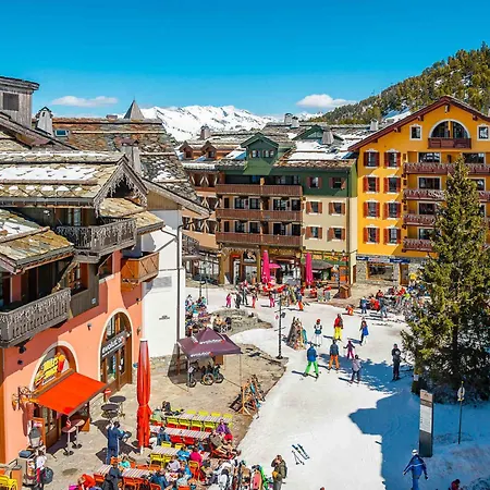 Renove Avec Piscine Et Jacuzzi, Skis Aux Pieds Aux Arcs 1950 - Fr-1-686-37